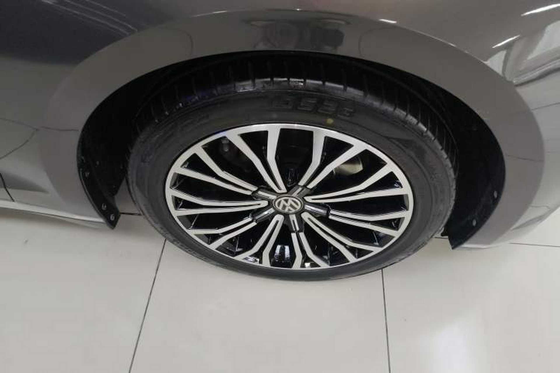 Used Volkswagen Phideon 2016 380TSI Two-Wheel-Drive Supreme Edition Right Rear Wheel Hub