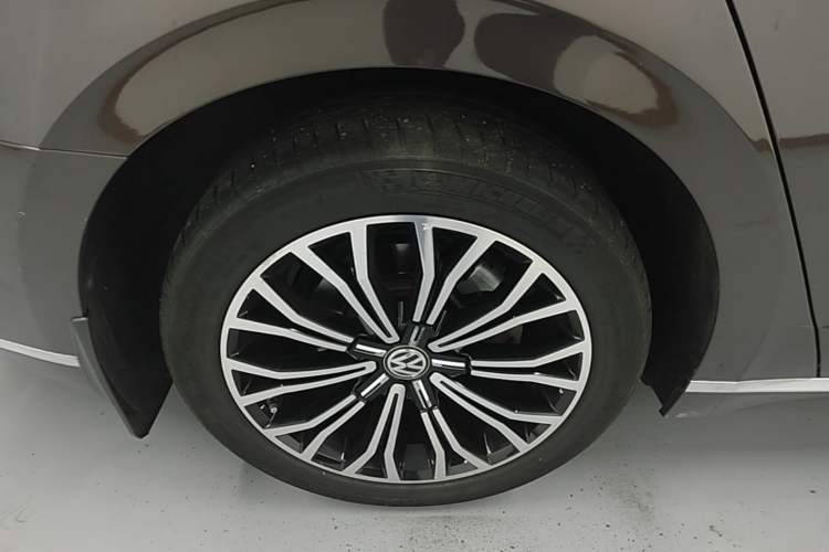 Used Volkswagen Phideon 2016 380TSI Two-Wheel-Drive Supreme Edition Right Rear Wheel Hub