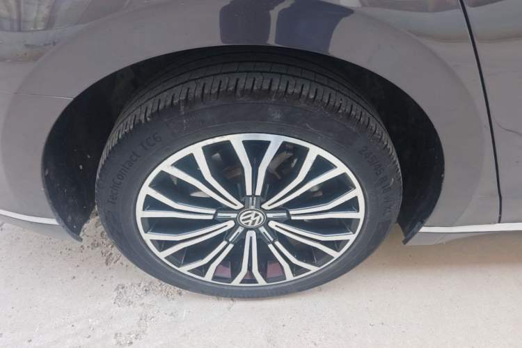 Used Volkswagen Phideon 2016 380TSI Two-Wheel-Drive Supreme Edition Right Rear Wheel Hub