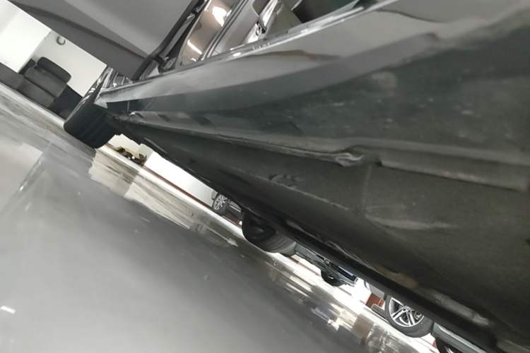 Used Volkswagen Phideon 2016 380TSI Two-Wheel-Drive Supreme Edition Right Side Sill