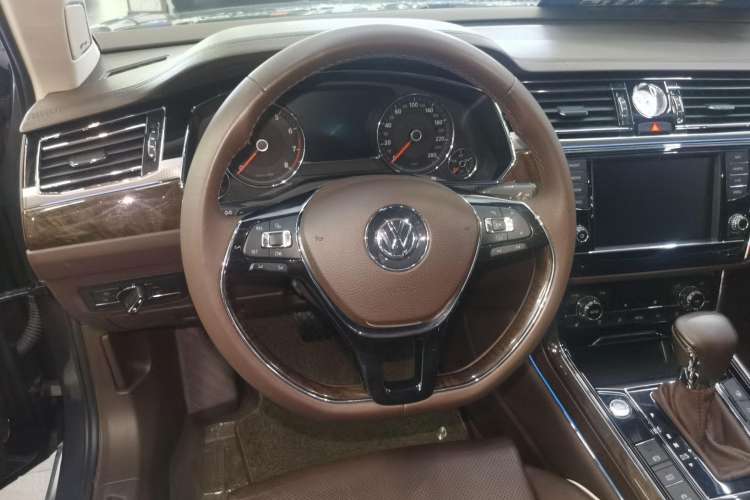 Used Volkswagen Phideon 2016 380TSI Two-Wheel-Drive Executive Version Steering Wheel