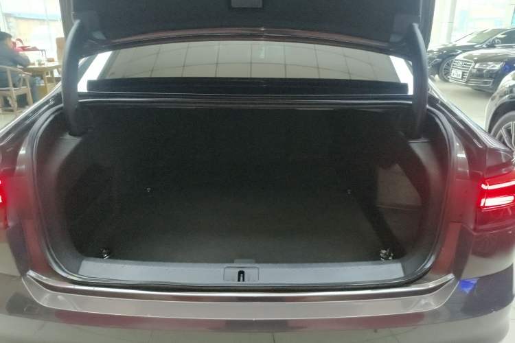 Used Volkswagen Phideon 2016 380TSI Two-Wheel-Drive Supreme Edition Trunk