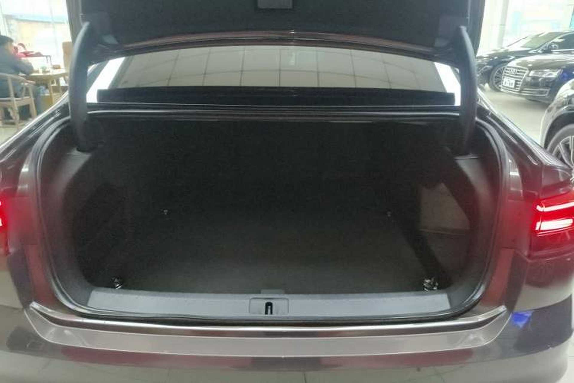 Used Volkswagen Phideon 2016 380TSI Two-Wheel-Drive Supreme Edition Trunk