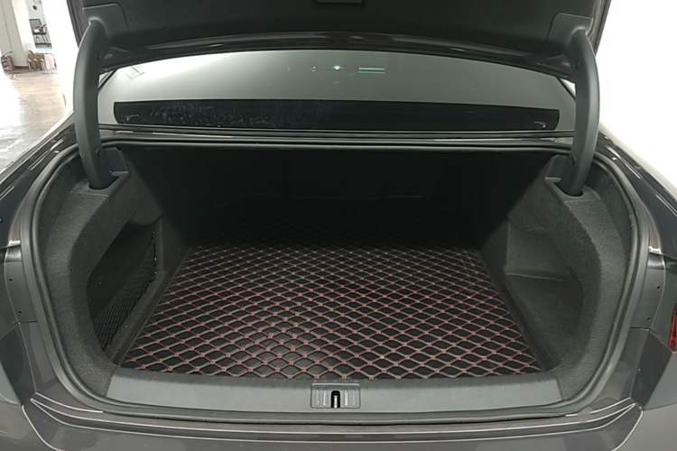 Used Volkswagen Phideon 2016 380TSI Two-Wheel-Drive Supreme Edition Trunk