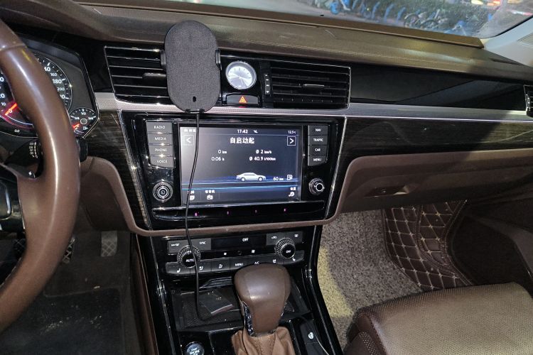 Used Volkswagen Phideon 2016 380TSI Two-Wheel-Drive Luxury Edition Audio And AC Panel