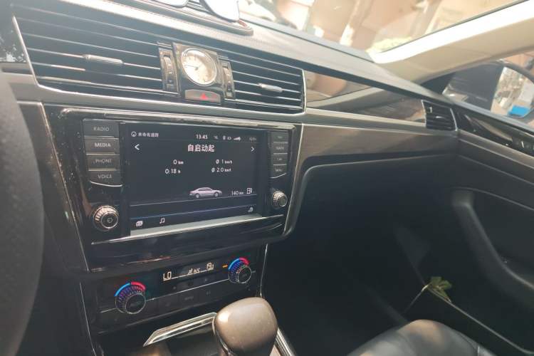 Used Volkswagen Phideon 2016 380TSI Two-Wheel-Drive Luxury Edition Audio And AC Panel