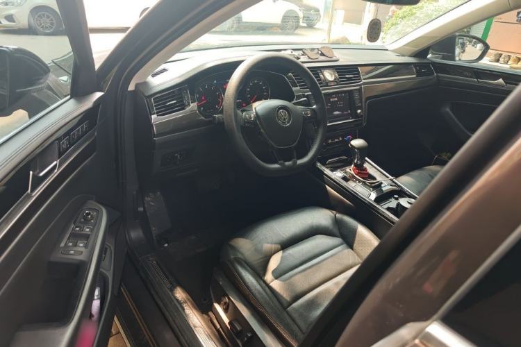 Used Volkswagen Phideon 2016 380TSI Two-Wheel-Drive Luxury Edition Driver Seat