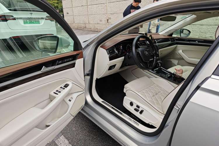 Used Volkswagen Phideon 2016 380TSI Two-Wheel-Drive Executive Version Driver Seat