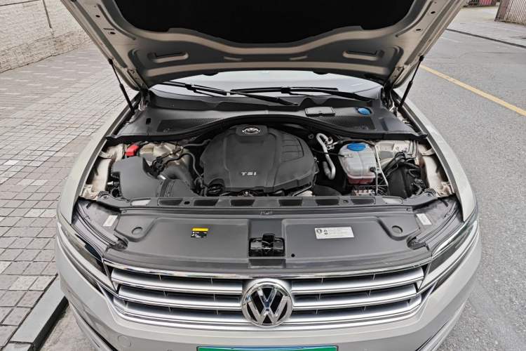 Used Volkswagen Phideon 2016 380TSI Two-Wheel-Drive Executive Version Engine Bay