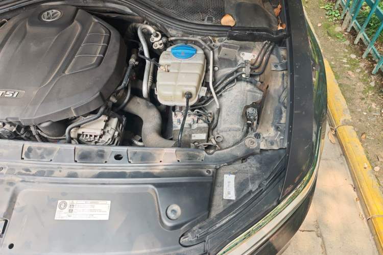 Used Volkswagen Phideon 2016 380TSI Two-Wheel-Drive Luxury Edition Engine Bay Left