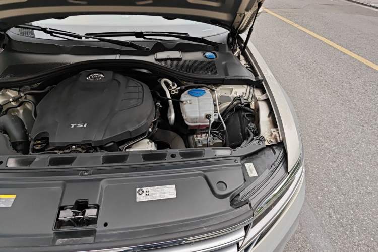 Used Volkswagen Phideon 2016 380TSI Two-Wheel-Drive Executive Version Engine Bay Left