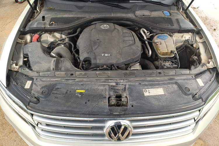Used Volkswagen Phideon 2016 380TSI Two-Wheel-Drive Executive Version Engine Bay