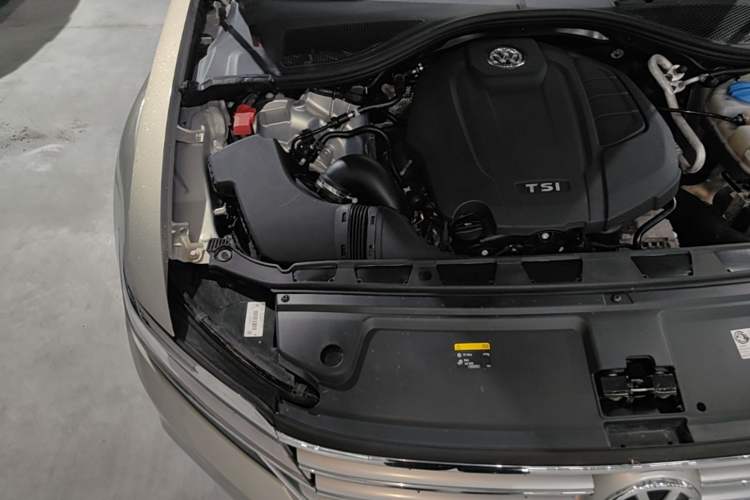 Used Volkswagen Phideon 2016 380TSI Two-Wheel-Drive Executive Version Engine Bay Right