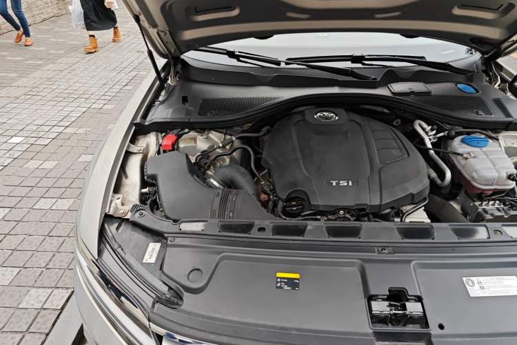 Used Volkswagen Phideon 2016 380TSI Two-Wheel-Drive Executive Version Engine Bay Right