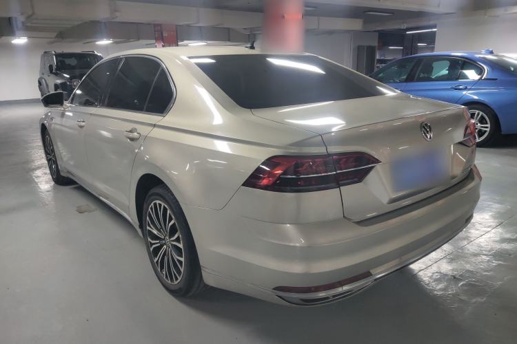 Used Volkswagen Phideon 2016 380TSI Two-Wheel-Drive Luxury Edition Exterior 3