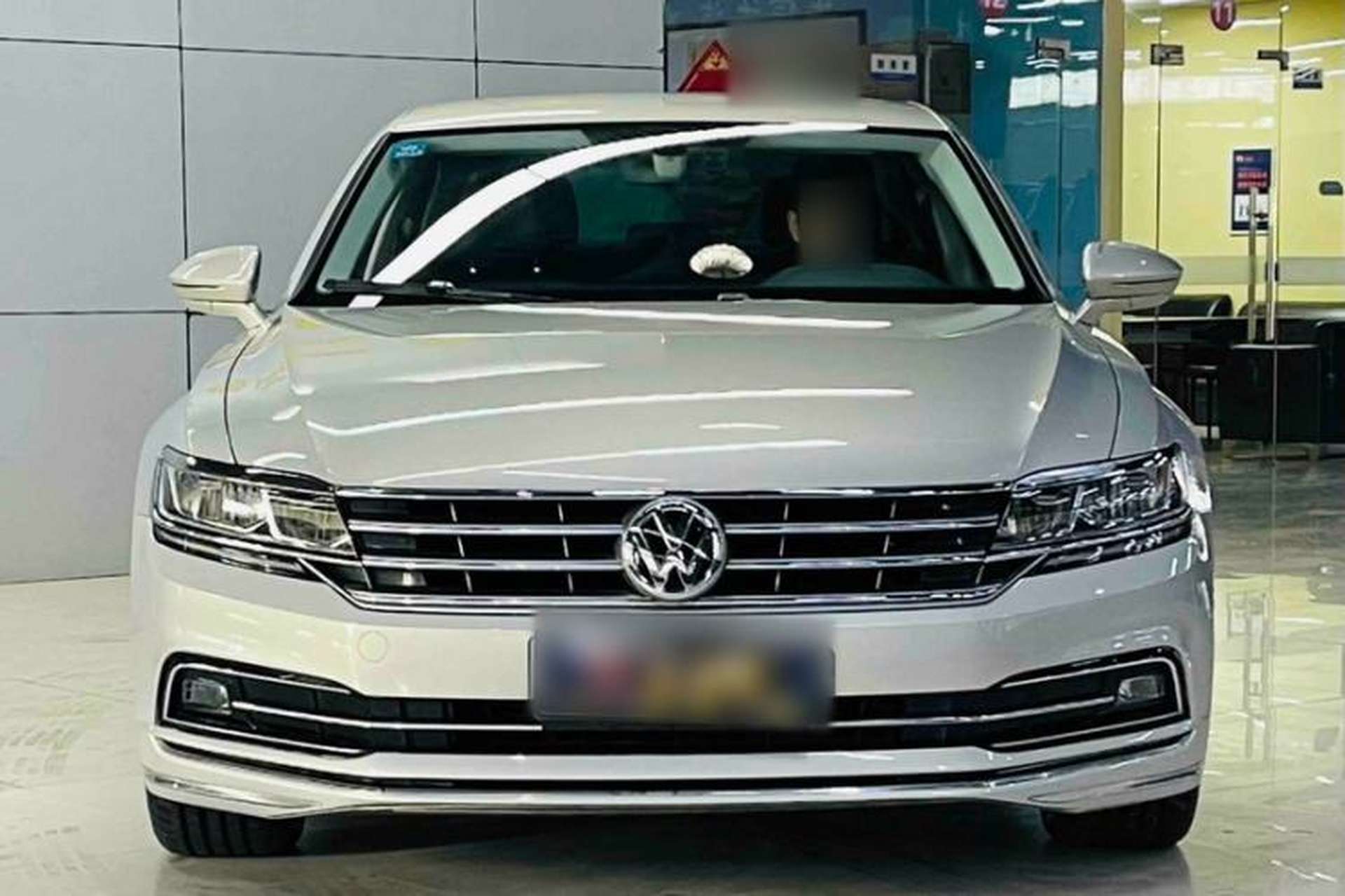 Used Volkswagen Phideon 2016 380TSI Two-Wheel-Drive Luxury Edition Exterior 6