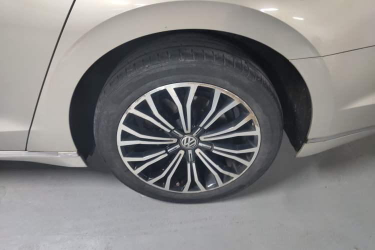 Used Volkswagen Phideon 2016 380TSI Two-Wheel-Drive Luxury Edition Exterior 7