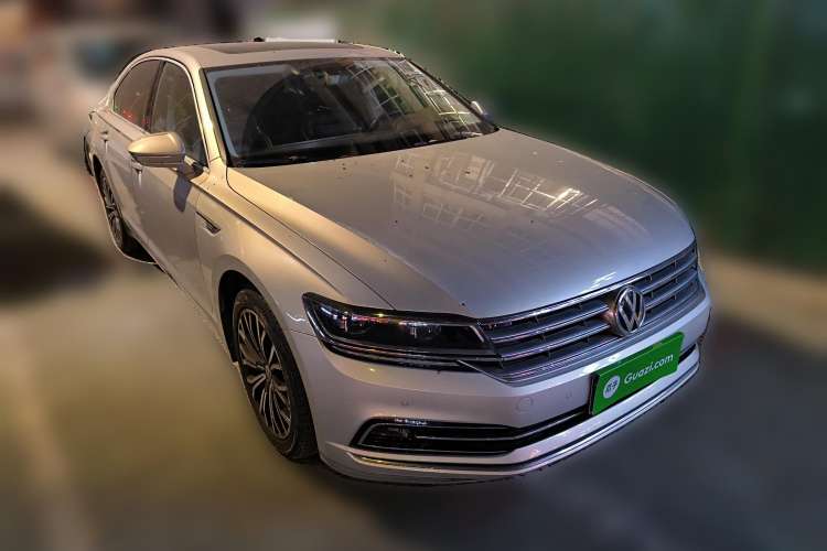 Used Volkswagen Phideon 2016 380TSI Two-Wheel-Drive Luxury Edition Front Right 45 Deg