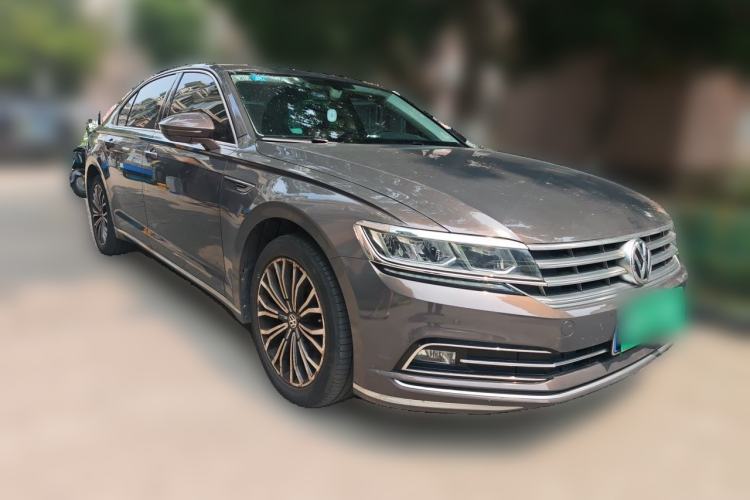 Used Volkswagen Phideon 2016 380TSI Two-Wheel-Drive Luxury Edition Front Right 45 Deg
