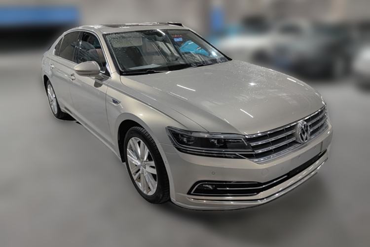Used Volkswagen Phideon 2016 380TSI Two-Wheel-Drive Executive Version Front Right 45 Deg