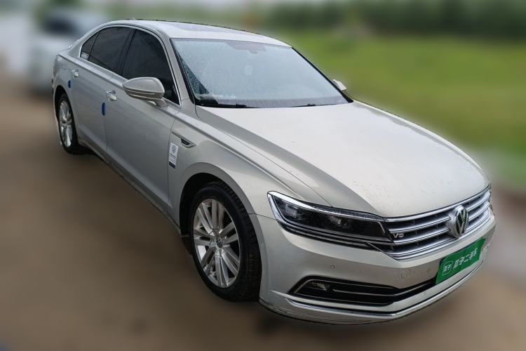 Used Volkswagen Phideon 2016 380TSI Two-Wheel-Drive Executive Version Front Right 45 Deg
