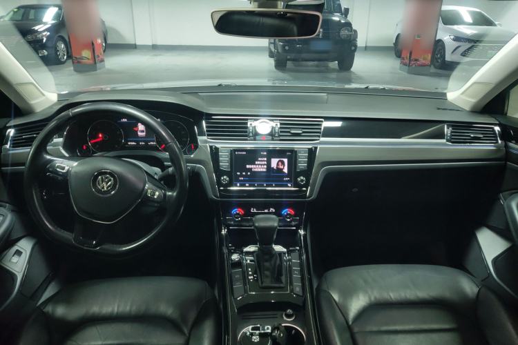 Used Volkswagen Phideon 2016 380TSI Two-Wheel-Drive Luxury Edition Interior 1
