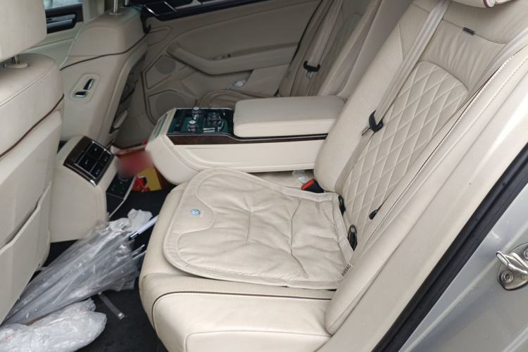 Used Volkswagen Phideon 2016 380TSI Two-Wheel-Drive Executive Version Left Rear Seat