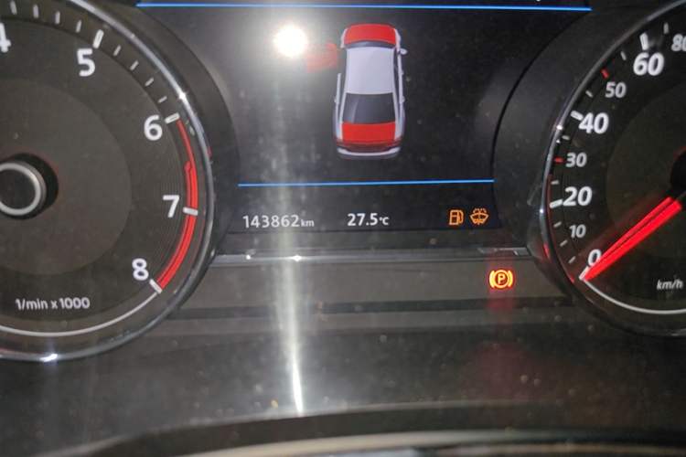 Used Volkswagen Phideon 2016 380TSI Two-Wheel-Drive Executive Version Odometer Close Up