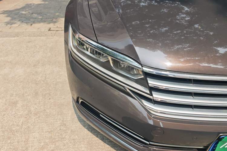 Used Volkswagen Phideon 2016 380TSI Two-Wheel-Drive Luxury Edition Right Front Headlight