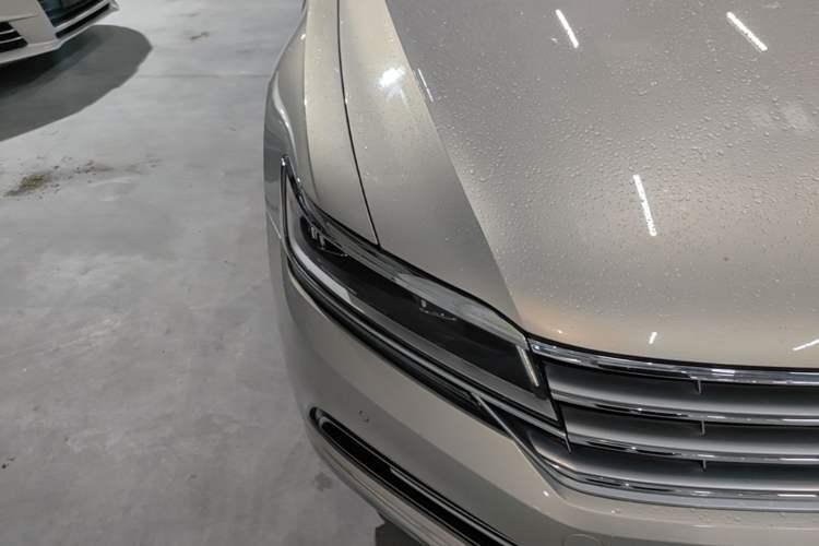 Used Volkswagen Phideon 2016 380TSI Two-Wheel-Drive Executive Version Right Front Headlight