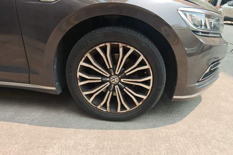 Used Volkswagen Phideon 2016 380TSI Two-Wheel-Drive Luxury Edition Right Front Wheel Hub