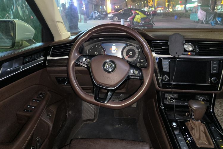 Used Volkswagen Phideon 2016 380TSI Two-Wheel-Drive Luxury Edition Steering Wheel