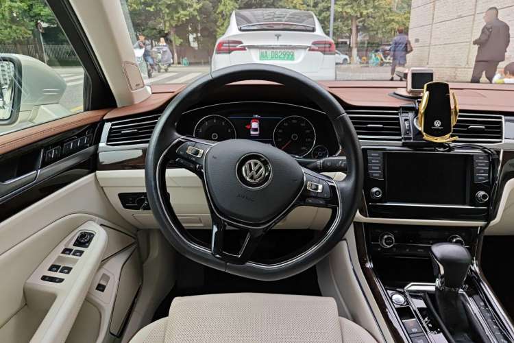 Used Volkswagen Phideon 2016 380TSI Two-Wheel-Drive Executive Version Steering Wheel