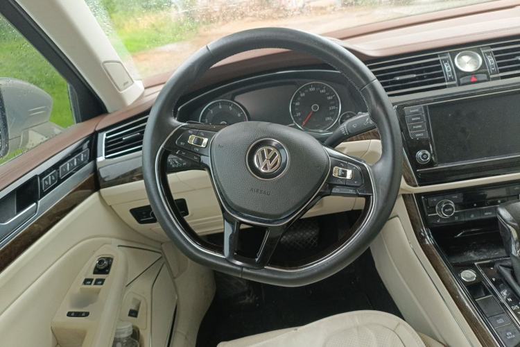 Used Volkswagen Phideon 2016 380TSI Two-Wheel-Drive Executive Version Steering Wheel