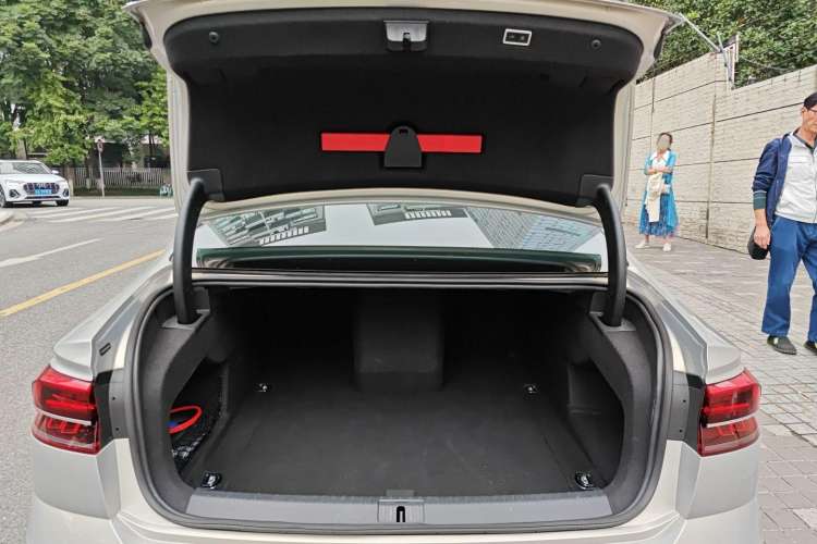 Used Volkswagen Phideon 2016 380TSI Two-Wheel-Drive Executive Version Trunk