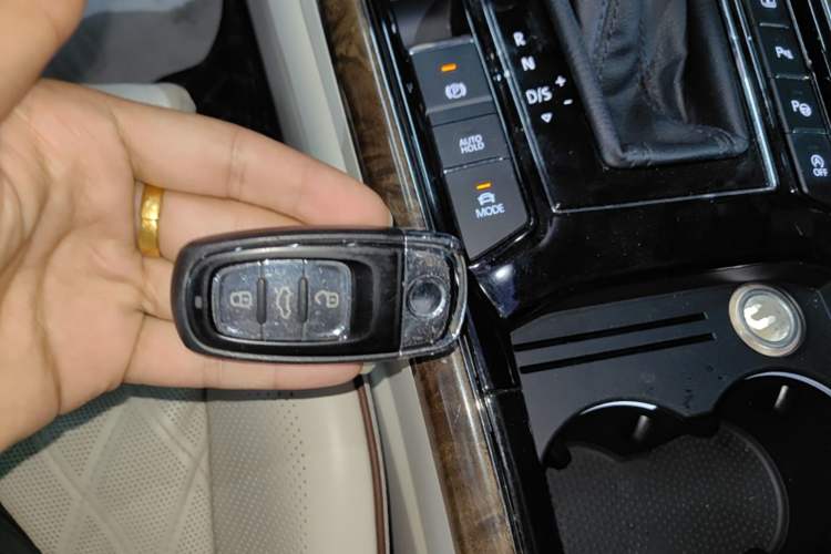 Used Volkswagen Phideon 2016 380TSI Two-Wheel-Drive Executive Version Vehicle Key