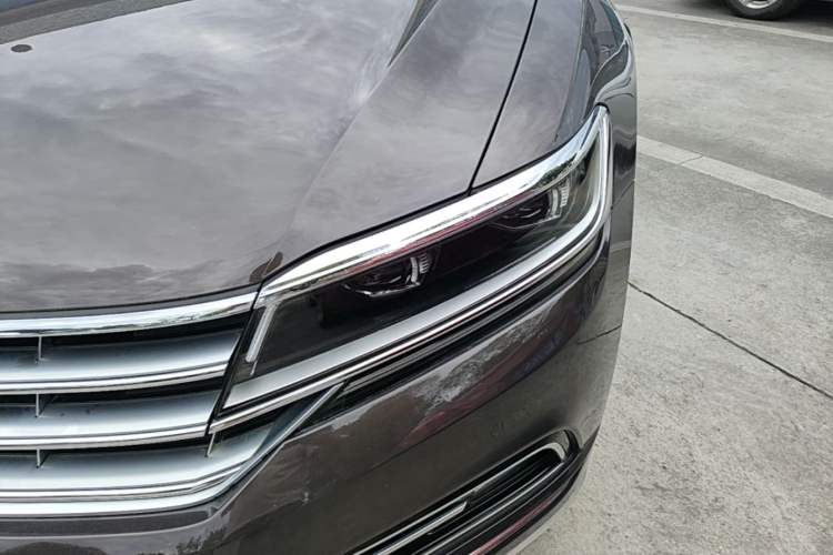 Used Volkswagen Phideon 2016 380TSI Two-Wheel-Drive Supreme Edition Left Front Headlight