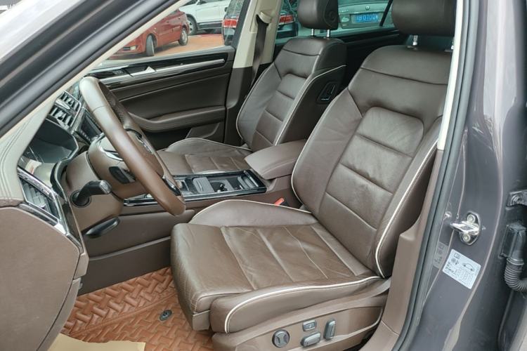 Used Volkswagen Phideon 2016 380TSI Two-Wheel-Drive Supreme Edition Left Front Seat