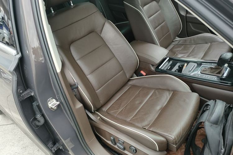 Used Volkswagen Phideon 2016 380TSI Two-Wheel-Drive Supreme Edition Right Front Seat