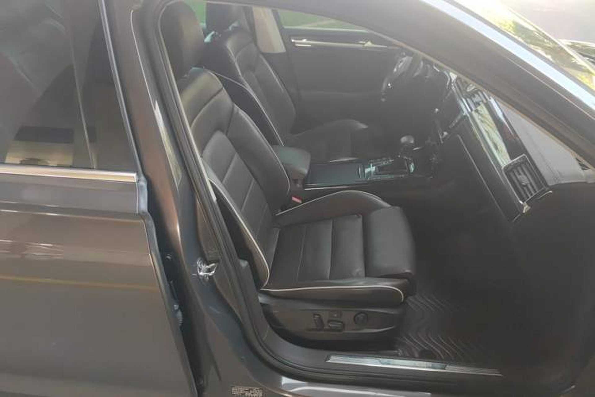 Used Volkswagen Phideon 2016 380TSI Two-Wheel-Drive Supreme Edition Right Front Seat