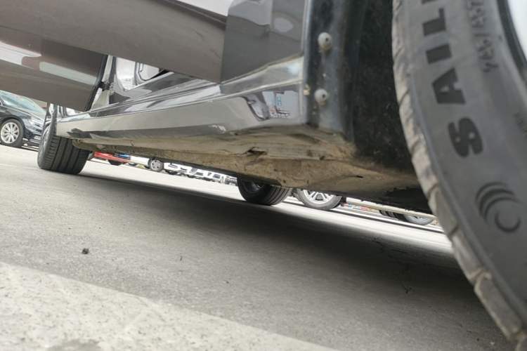 Used Volkswagen Phideon 2016 380TSI Two-Wheel-Drive Supreme Edition Right Side Sill