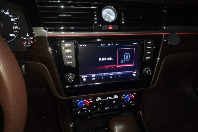 Used Volkswagen Phideon 2016 380TSI Two-Wheel-Drive Executive Version Audio And AC Panel