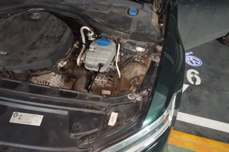 Used Volkswagen Phideon 2016 380TSI Two-Wheel-Drive Executive Version Engine Bay Left