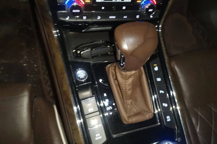 Used Volkswagen Phideon 2016 380TSI Two-Wheel-Drive Executive Version Gear Lever