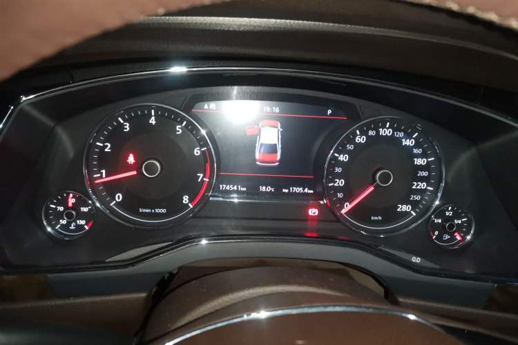 Used Volkswagen Phideon 2016 380TSI Two-Wheel-Drive Executive Version Instrument Cluster