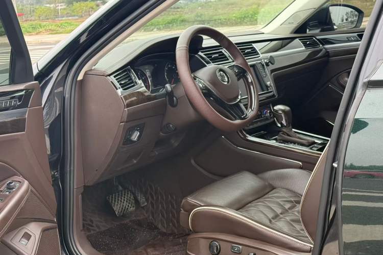 Used Volkswagen Phideon 2016 380TSI Two-Wheel-Drive Executive Version Interior 2