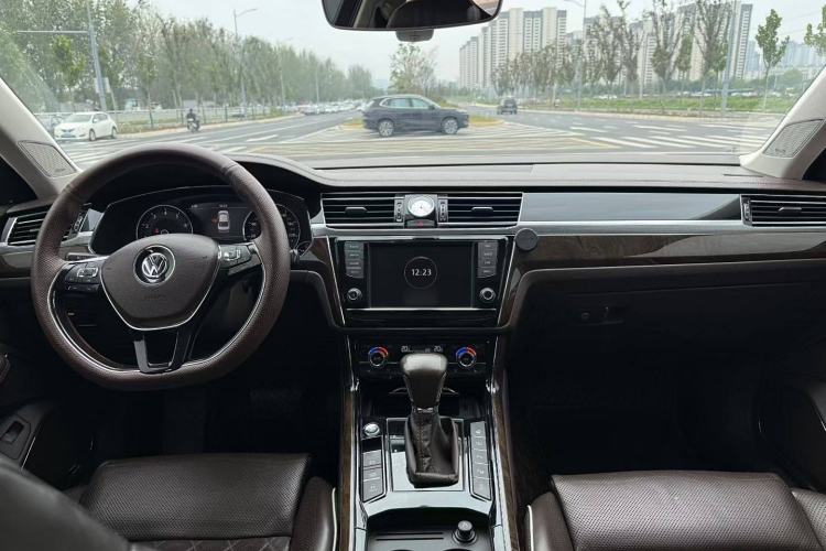 Used Volkswagen Phideon 2016 380TSI Two-Wheel-Drive Executive Version Interior 4