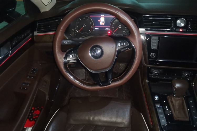 Used Volkswagen Phideon 2016 380TSI Two-Wheel-Drive Executive Version Steering Wheel