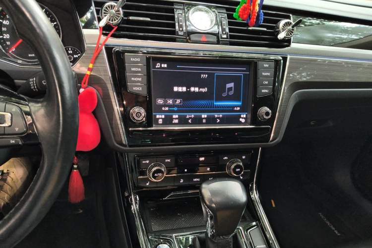 Used Volkswagen Phideon 2016 380TSI Two-Wheel-Drive Luxury Edition Audio And AC Panel