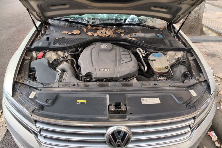 Used Volkswagen Phideon 2016 380TSI Two-Wheel-Drive Luxury Edition Engine Bay